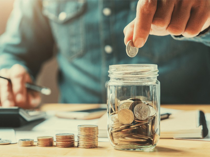 Tuy kiếm được nhiều tiền nhưng Bọ Cạp không tiêu sài hoang phí mà lại rất tiết kiệm