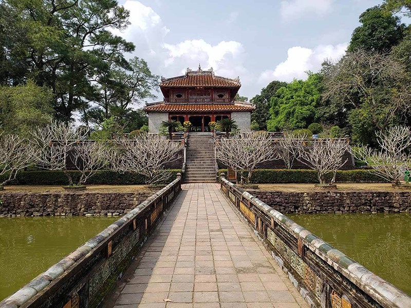 Lối dẫn vào lăng vua Minh Mạng