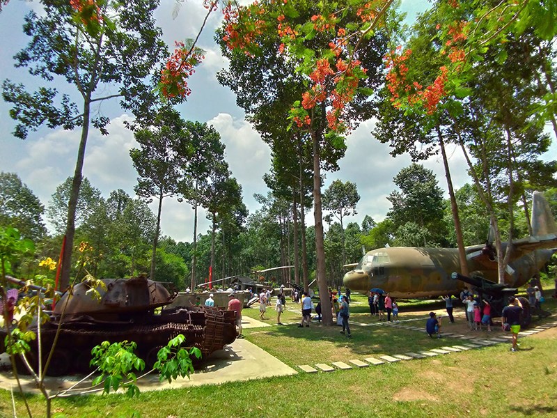 Tham quan Địa đạo Củ Chi
