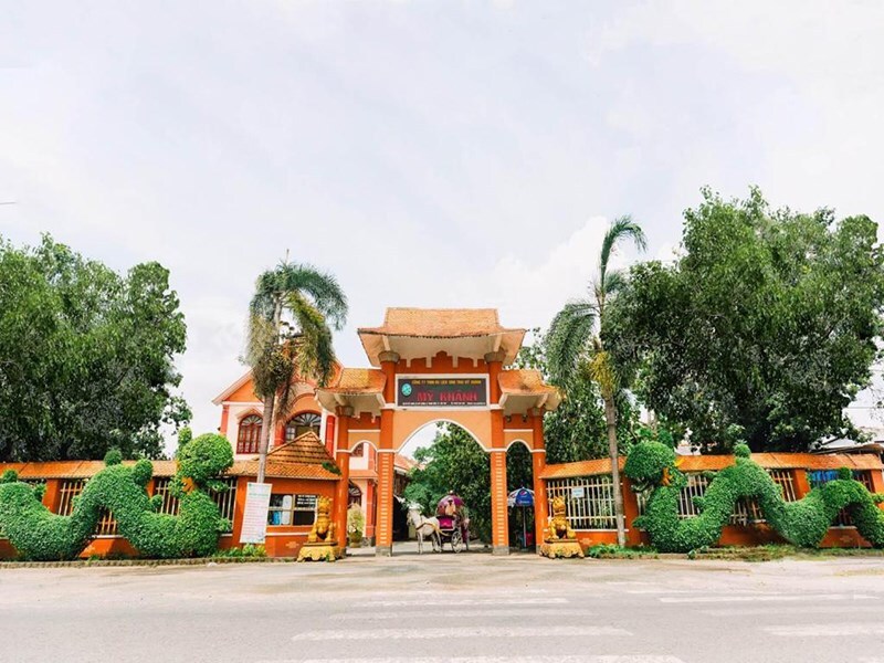 Cổng khu du lịch Mỹ Khánh