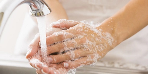 Vệ sinh tay sạch sẽ với xà phòng