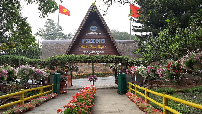 Cổng khu du lịch thác Prenn