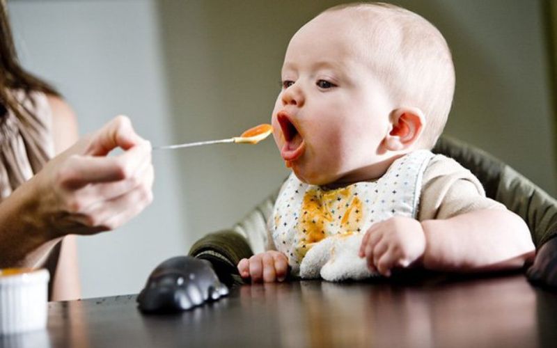 Cách cho trẻ ăn dặm hợp lý