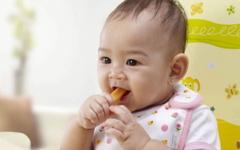 Ưu nhược điểm của phương pháp ăn dặm tự bé chỉ huy