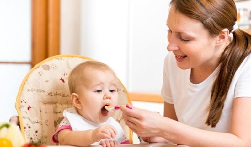 Việc ép trẻ ăn dặm có thể gây tác hại khôn lường đến trẻ Việc ép trẻ ăn dặm có thể gây tác hại khôn lường đến trẻ