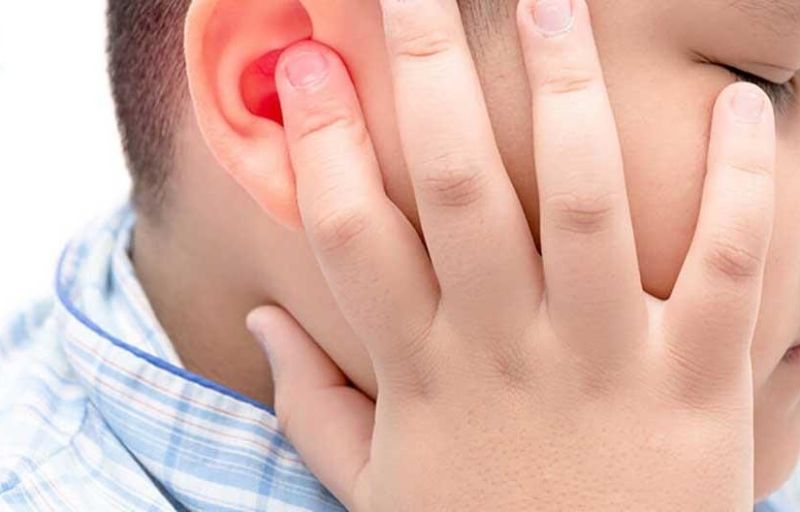 Nghiêm trọng nhất là trẻ có thể bị viêm tai giữa Nghiêm trọng nhất là trẻ có thể bị viêm tai giữa