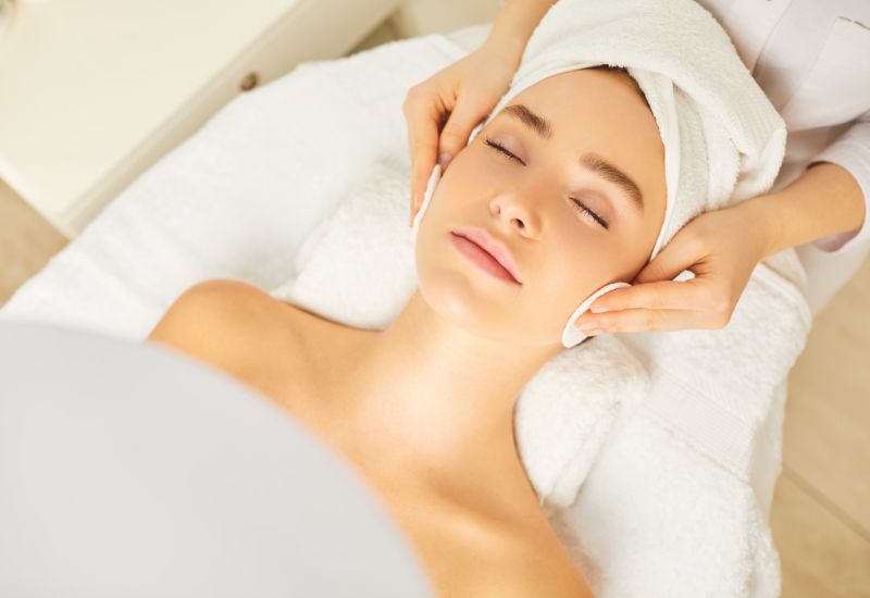 Bà bầu vẫn có thể đi spa chăm sóc da mặt