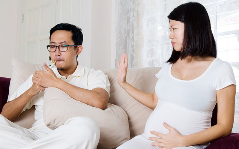 Người cha hút thuốc cũng góp phần gây sảy thai