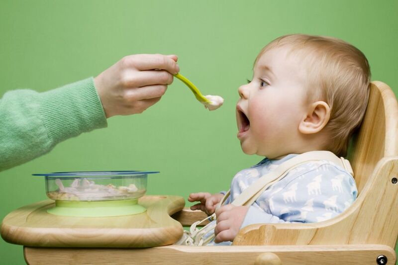 Bé mấy tháng tuổi ăn được tôm?