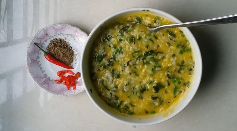 Cháo trứng gà cùng tía tô