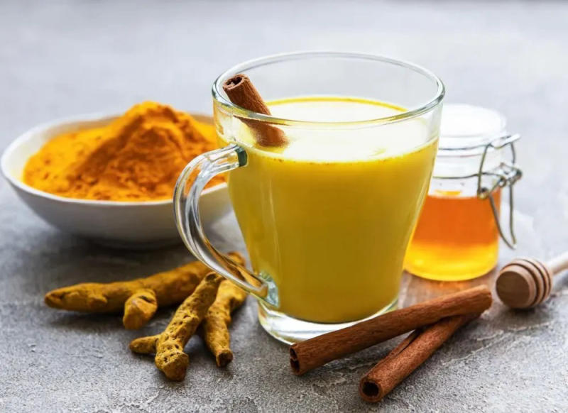 Dùng sữa nghệ trước và sau khi ăn
