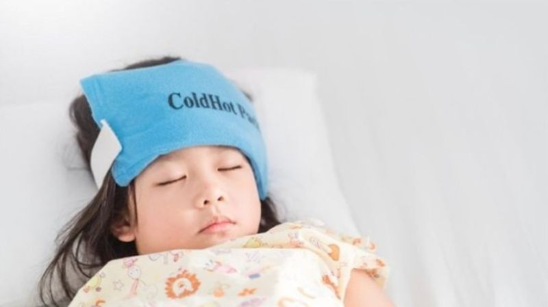 Khi trẻ sốt cao, mẹ có thể dùng thuốc trị sốt Khi trẻ sốt cao, mẹ có thể dùng thuốc trị sốt