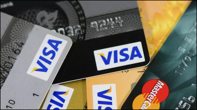 Ngoài việc sử dụng để thanh toán các hóa đơn và mua sắm hàng hóa, thẻ Visa còn cung cấp một loạt các lợi ích bổ sung
