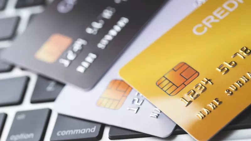 Thẻ Visa hiện có hai dạng chính