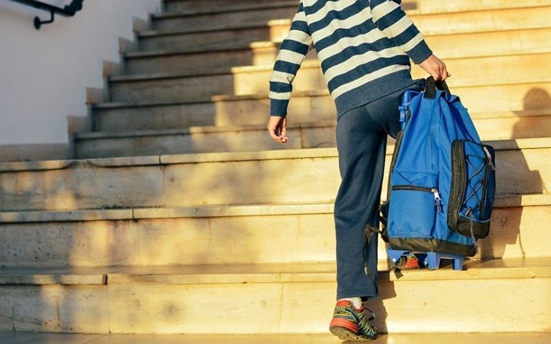Không được để balo quá tải