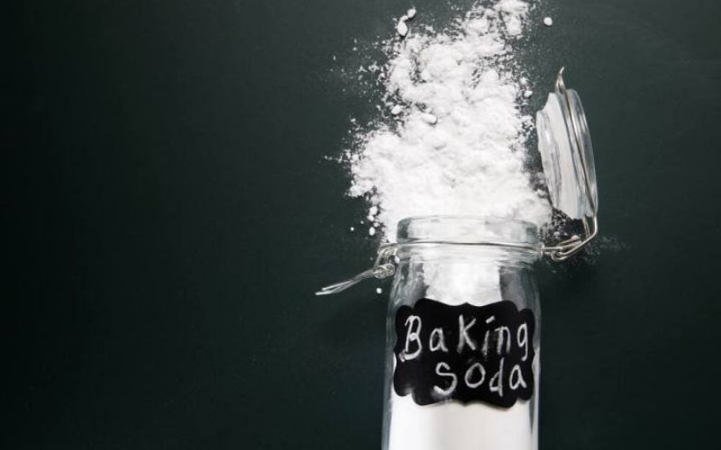 Tẩy hình in trên áo thun bằng nước rửa bát, bột baking soda và oxy già