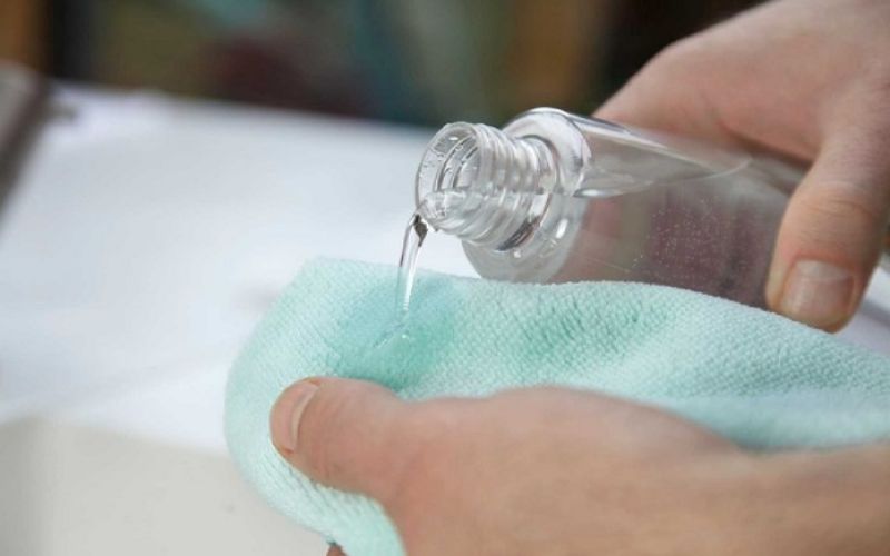 Tẩy hình in trên áo thun bằng nước rửa móng tay Axeton