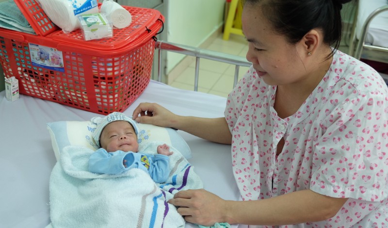 Sử dụng núm trợ ti khi chăm sóc trẻ sinh non, bị dị tật xương hàm