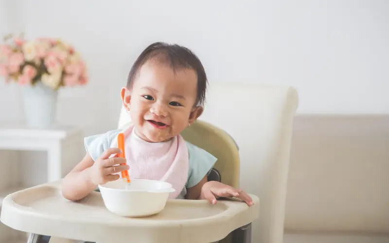 Đảm bảo con ngồi ở tư thế thoải mái