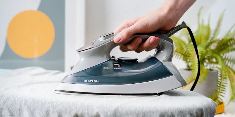 Nên là, ủi với nhiệt độ dưới 150 độ C Nên là, ủi với nhiệt độ dưới 150 độ C