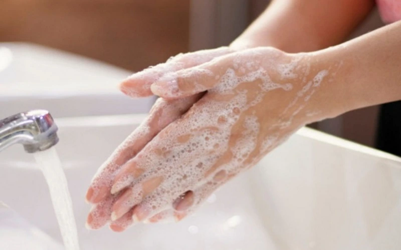 Bố mẹ hãy rửa tay thật kỹ càng