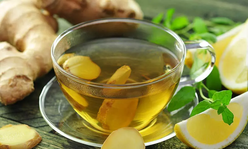 Trị ho cho trẻ bằng mật ong và gừng