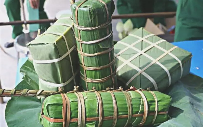 Phải có bánh chưng hoặc bánh tét