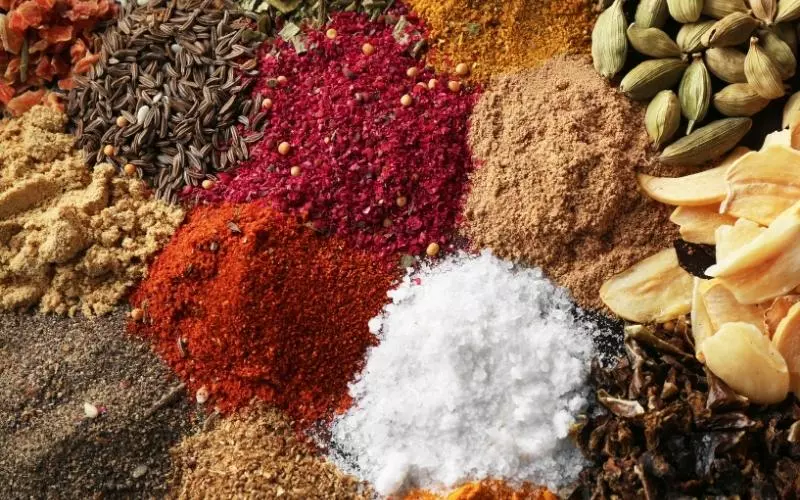 Gia vị nêm nếm như đường, muối,...