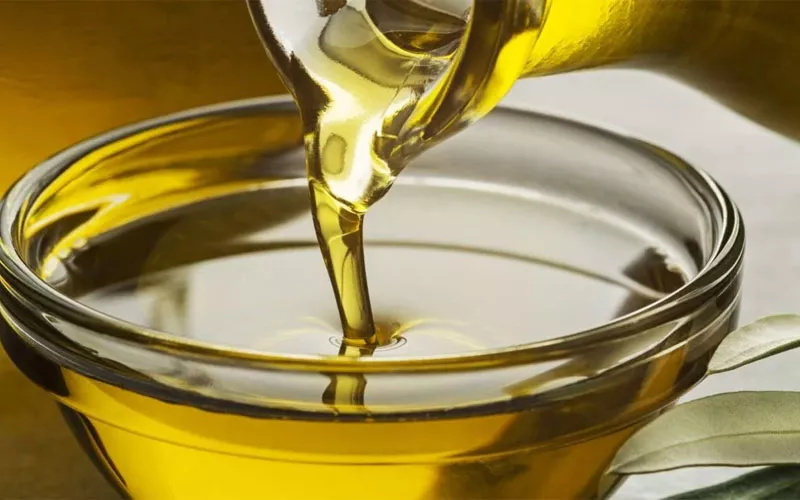Sử dụng dầu ăn hoặc dầu olive