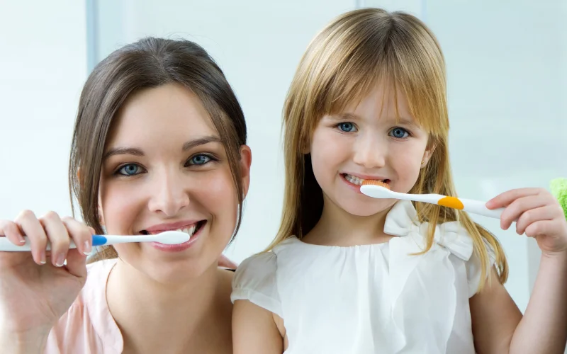 Trẻ dưới 12 tuổi phải có sự cho phép của bác sĩ nha khoa