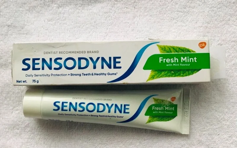 Sensodyne Fresh Mint hương bạc hà thơm mát chứa các tinh chất tự nhiên