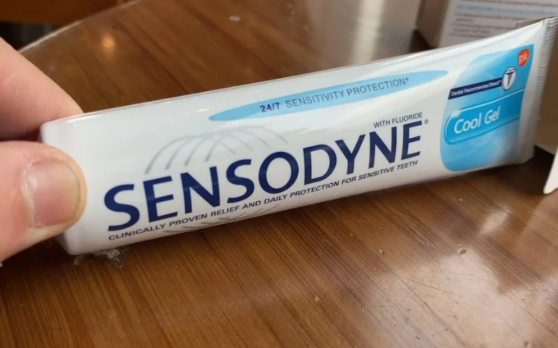 Sensodyne Cool gel được GSK sản xuất dưới dạng gel màu xanh mát lạnh