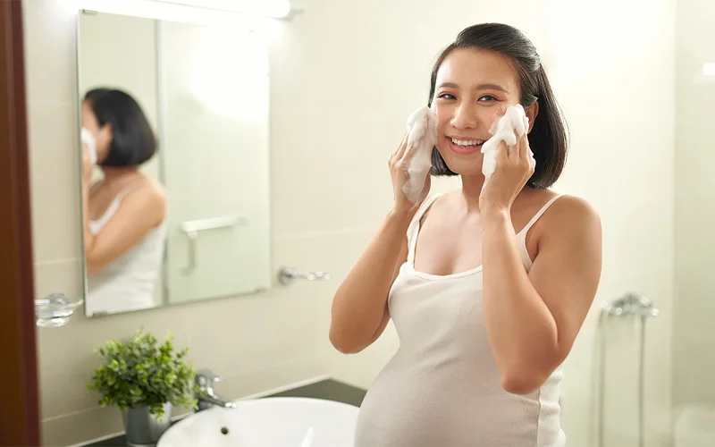 Lưu ý khi chọn mua và dùng kem trị mụn cho mẹ bầu