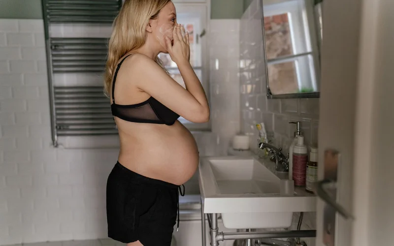 Dùng sản phẩm có khả năng trị mụn kết hợp trị thâm