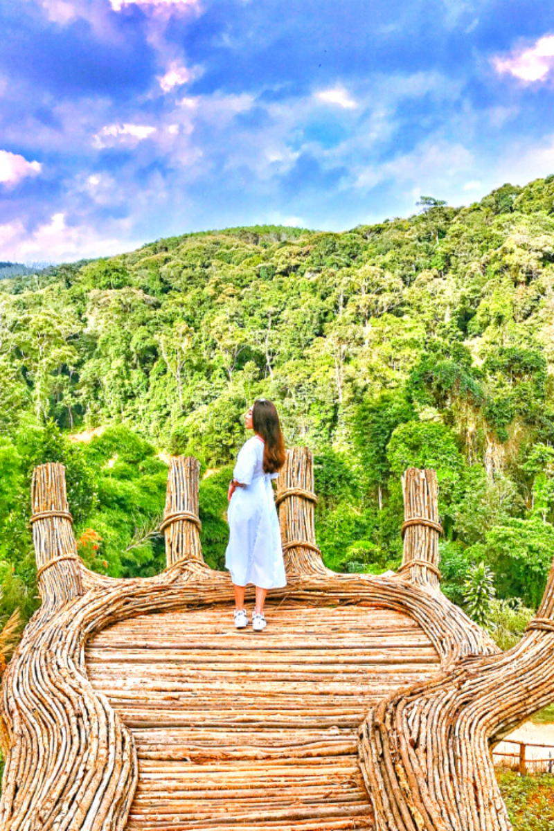 Bàn tay Phật khổng lồ - điểm check in nổi tiếng ở Hoa Sơn Điền Trang