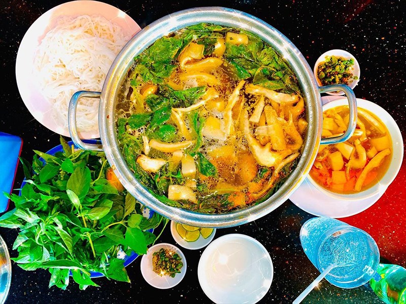 Quán lẩu gà lá é Tao ngộ