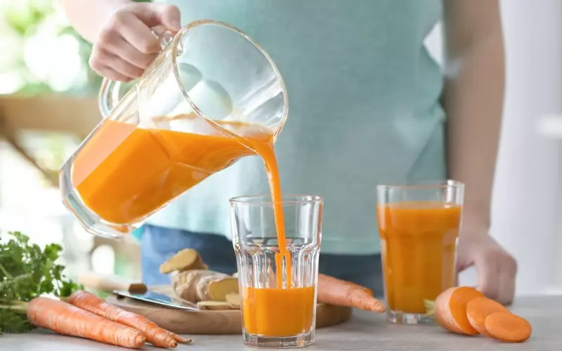 Nên cho bé dùng ngay khi vừa mới làm xong nước ép trái cây