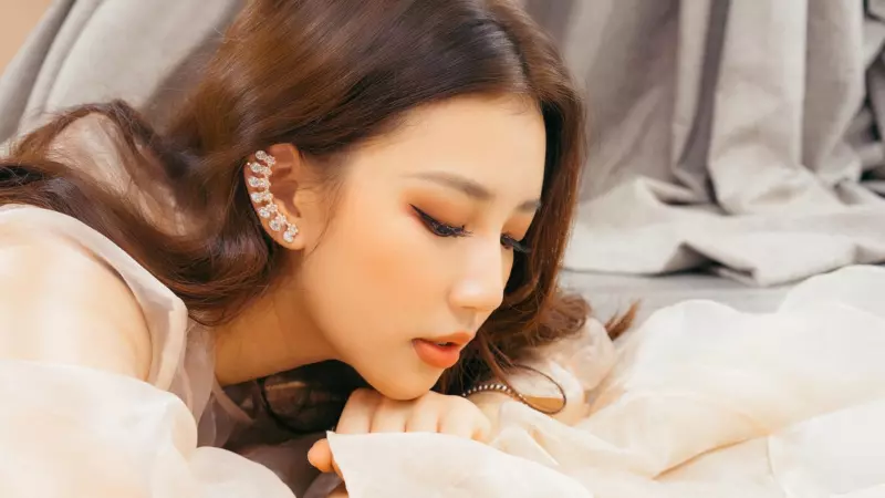 Amee bị hãm hại tung clip cô vô tình lộ nội y