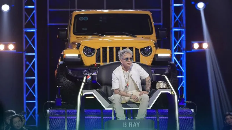 Dù là nam rapper nhỏ tuổi nhất trong số 4 huấn luyện viên Rap Việt mùa 2 nhưng B Ray đã chứng minh được khả năng qua tập đầu tiên