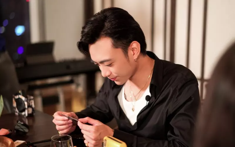 Soobin Hoàng Sơn được khán giả biết đến với vai trò ca sĩ, nhạc sĩ, nhà sản xuất âm nhạc