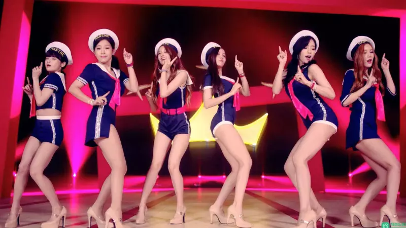 Hình ảnh trong đĩa đơn "So crazy" của T-ara