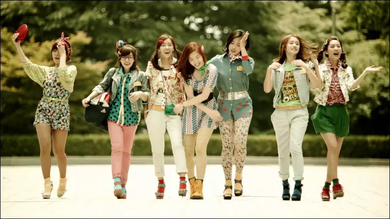 Ca khúc "Roly - Poly" của nhóm nằm trong top 14 bài hát được yêu thích nhất thời điểm đó