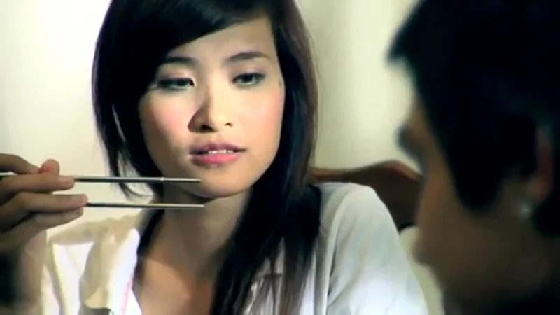 Đông Nhi nhanh chóng trở thành ca sĩ trẻ nổi tiếng trong V-pop nhờ các ca khúc thành công