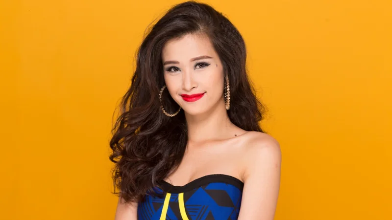 Đầu năm 2013, Đông Nhi chuyển sang công ty quản lý 6th Sense Entertainment