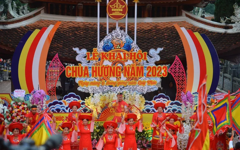Lễ hội chùa Hương - Hà Nội