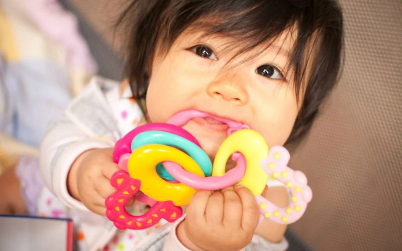 Ngậm nướu là sản phẩm hỗ trợ cho bé